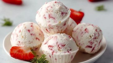 Keto Strawberry Cheesecake Fat Bombs
