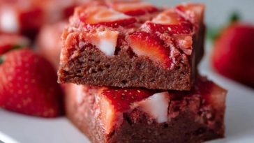 The Best Easy Strawberry Brownies