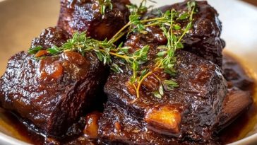 Slow Cooker Beef Short Ribs