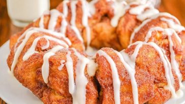 Cinnamon Roll Monkey Bread
