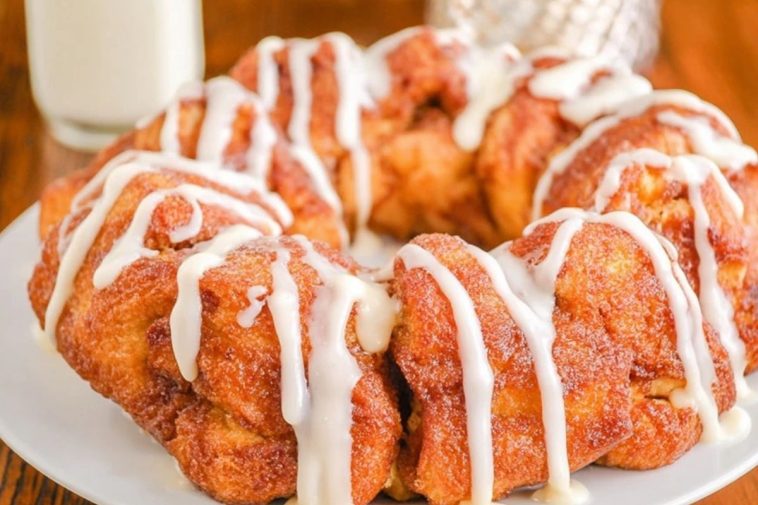 Cinnamon Roll Monkey Bread