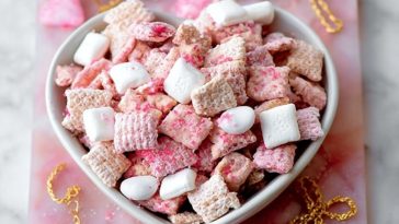Strawberry Cheesecake Puppy Chow