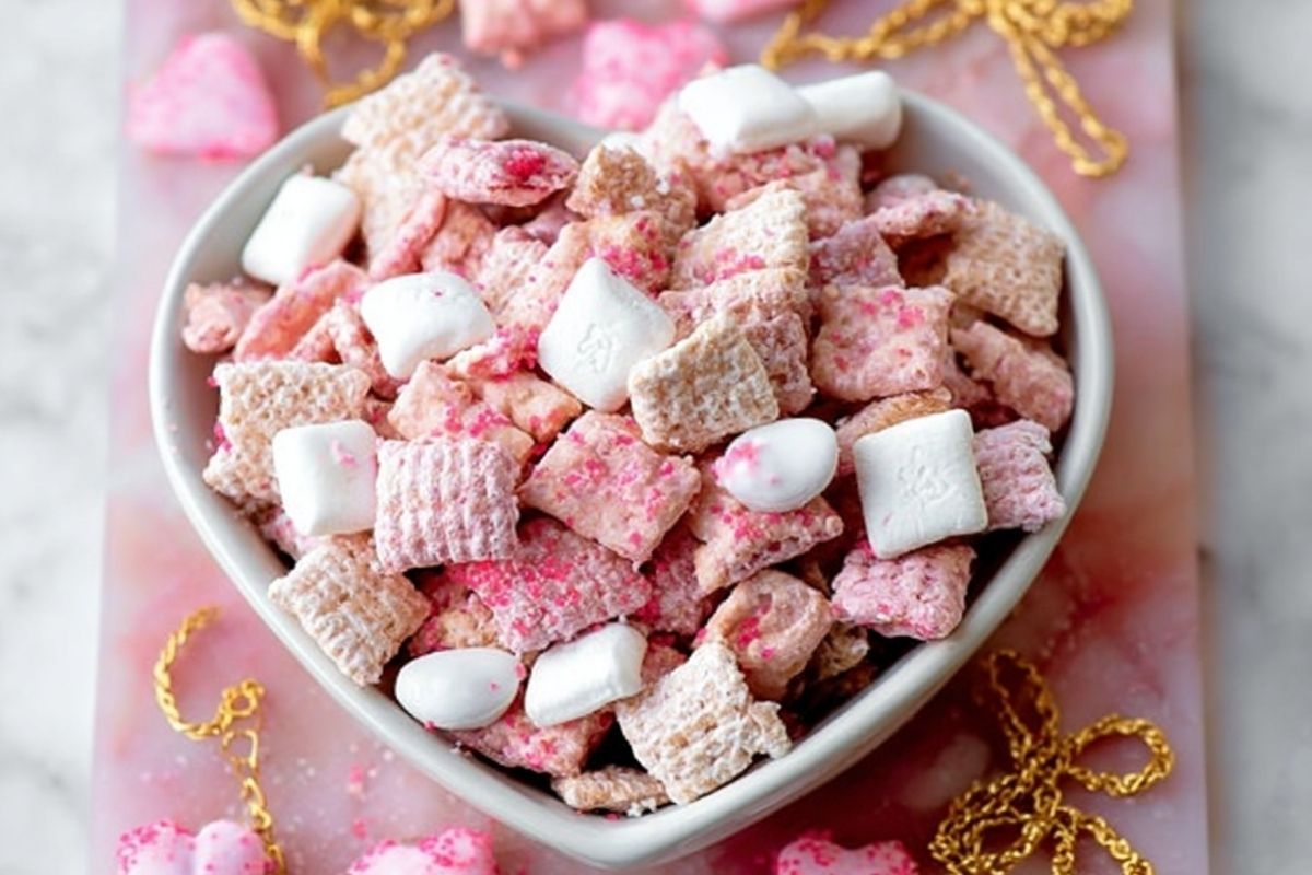 Strawberry Cheesecake Puppy Chow