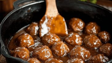 Crockpot Meatballs & Gravy